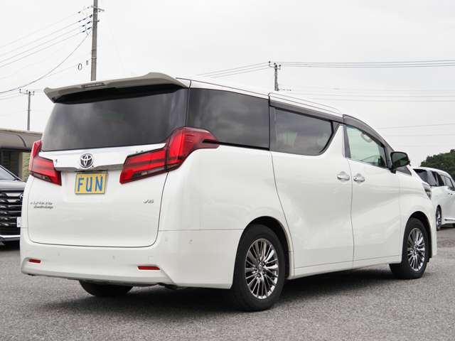 Toyota Alphard 5