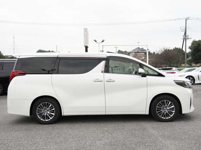 Toyota Alphard 9