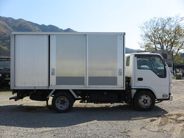 Isuzu Elf 4