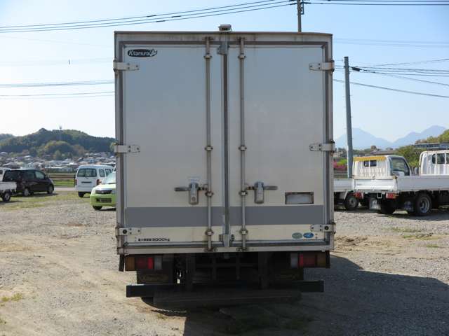 Isuzu Elf 6