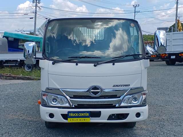 Hino Dutro 3