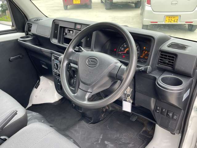 Daihatsu Hijet Cargo 11
