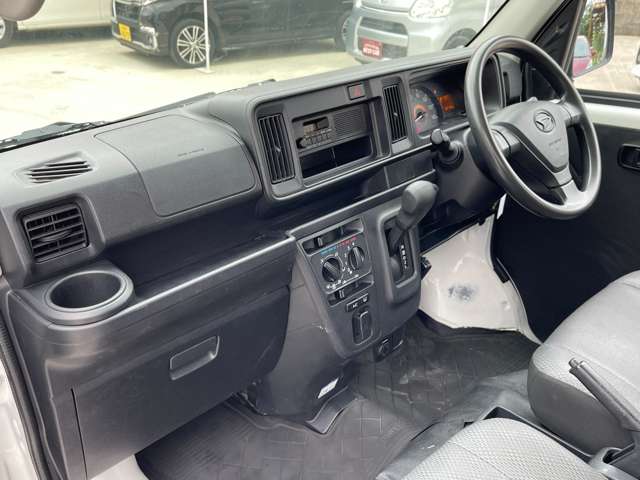 Daihatsu Hijet Cargo 12