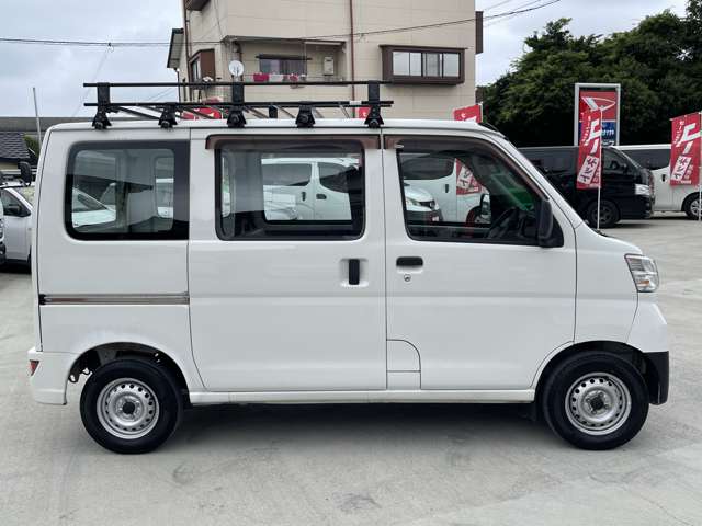 Daihatsu Hijet Cargo 6