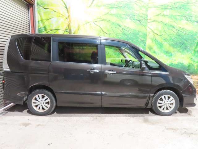 Nissan Serena 5