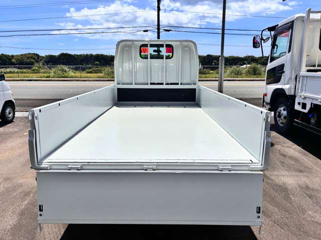 Mitsubishi Fuso Canter 9