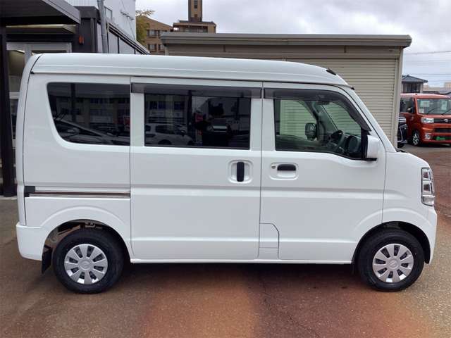 Nissan NV100 Clipper 11