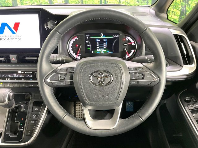 Toyota Voxy 12