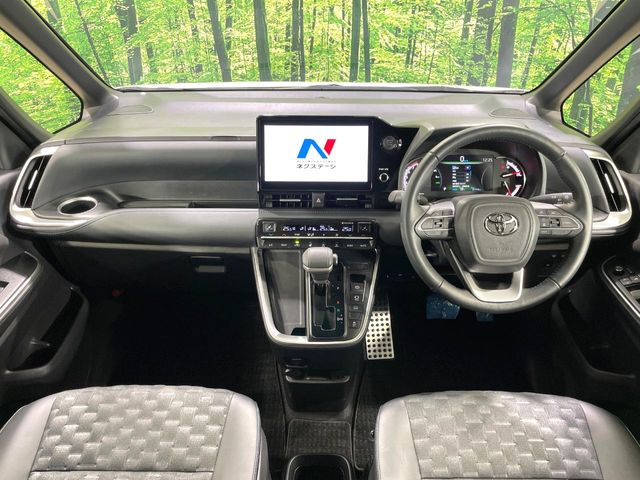 Toyota Voxy 2