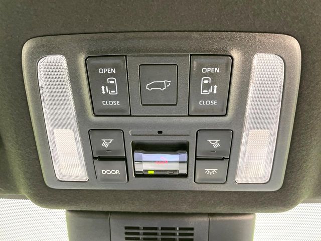 Toyota Voxy 4