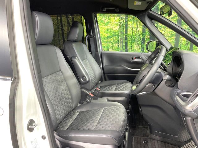 Toyota Voxy 8