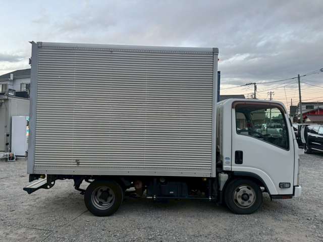 Isuzu Elf 9