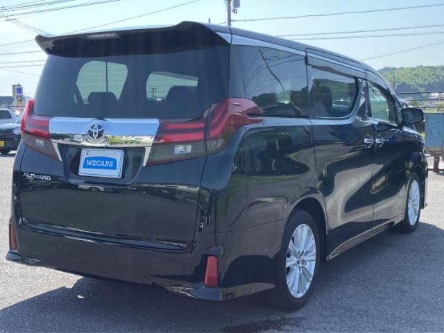 Toyota Alphard 6