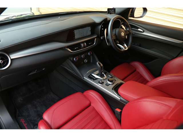 Alfa Romeo Stelvio 10