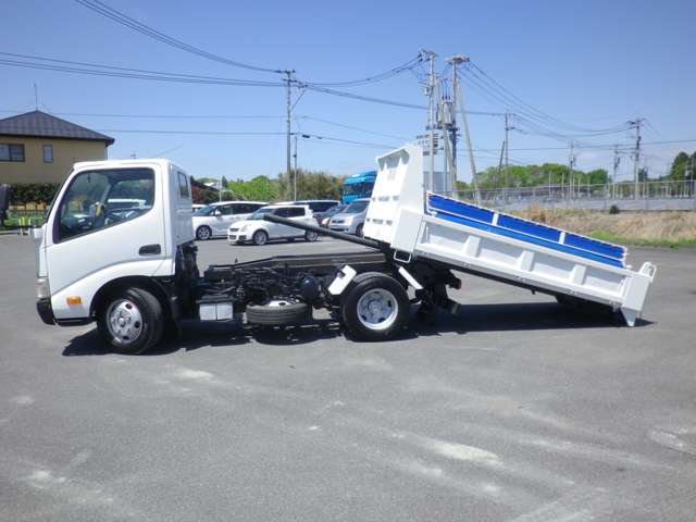 Hino Dutro 2