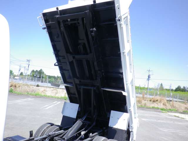 Hino Dutro 9