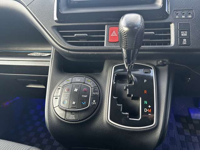 Toyota Noah 12