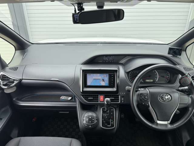Toyota Noah 3