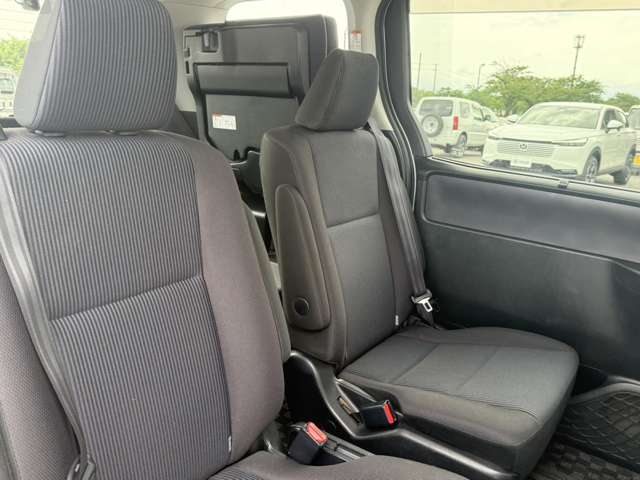 Toyota Noah 5