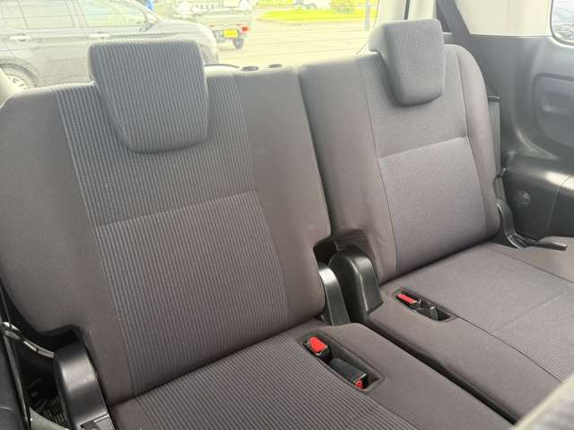 Toyota Noah 6