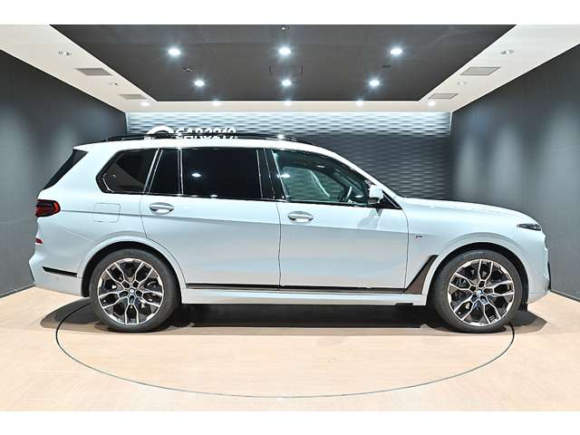 BMW X7 6