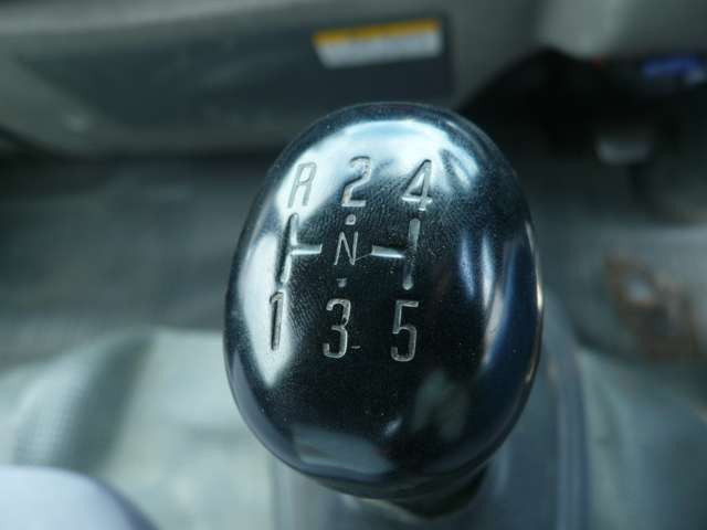 Isuzu Elf 7