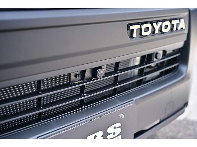 Toyota Hiace Van 12