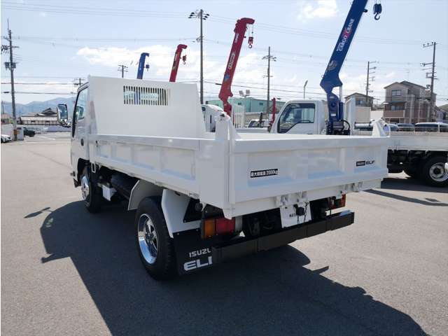 Isuzu Elf 4