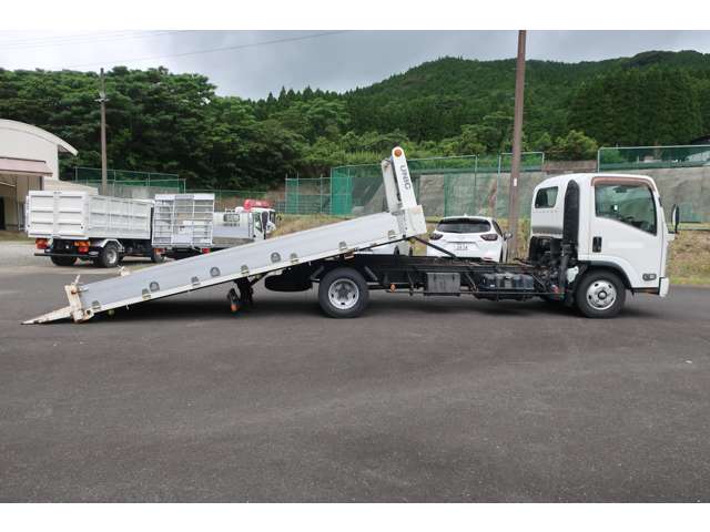 Isuzu Elf 8