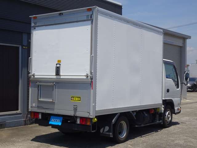 Isuzu Elf 11