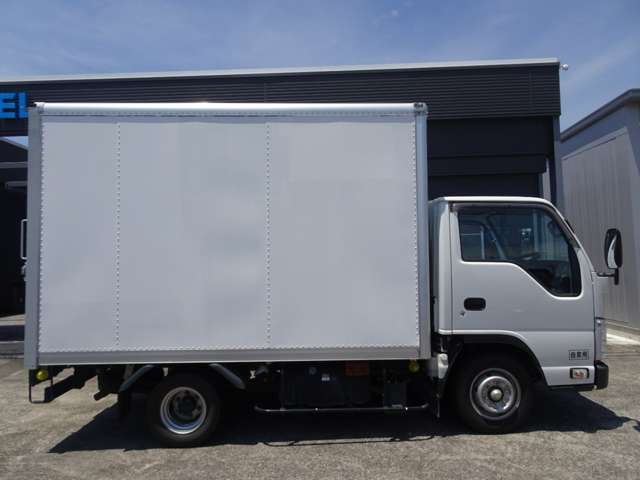 Isuzu Elf 12