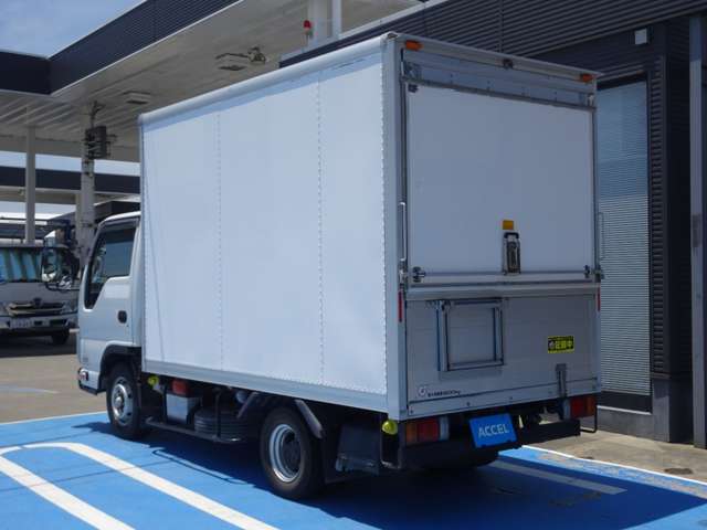 Isuzu Elf 9
