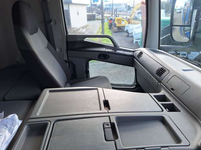 Mitsubishi Fuso Super Great 9