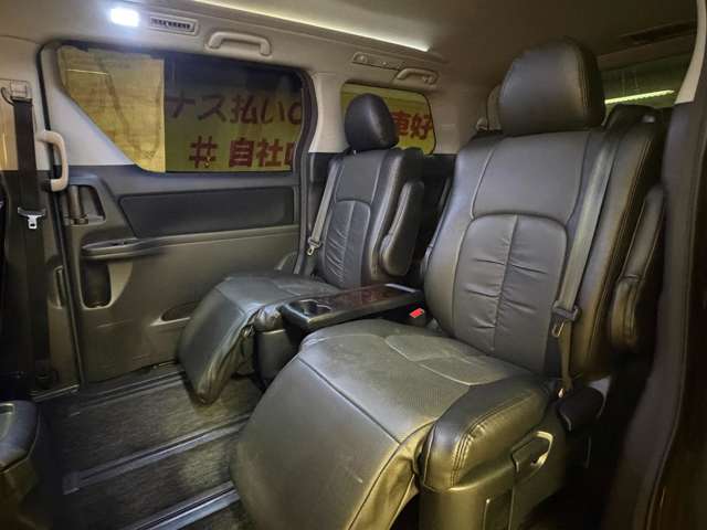 Toyota Vellfire 12
