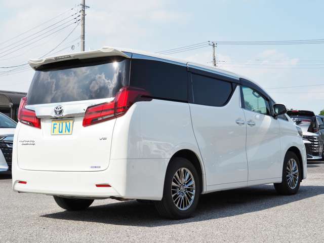 Toyota Alphard 5