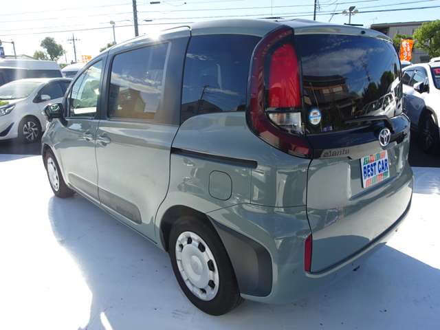 Toyota Sienta 11