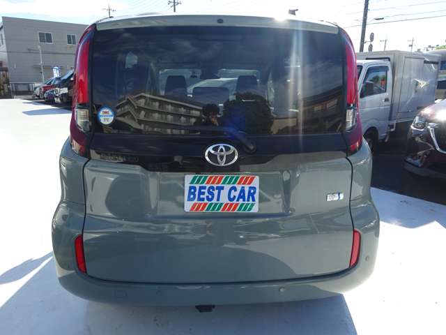 Toyota Sienta 7