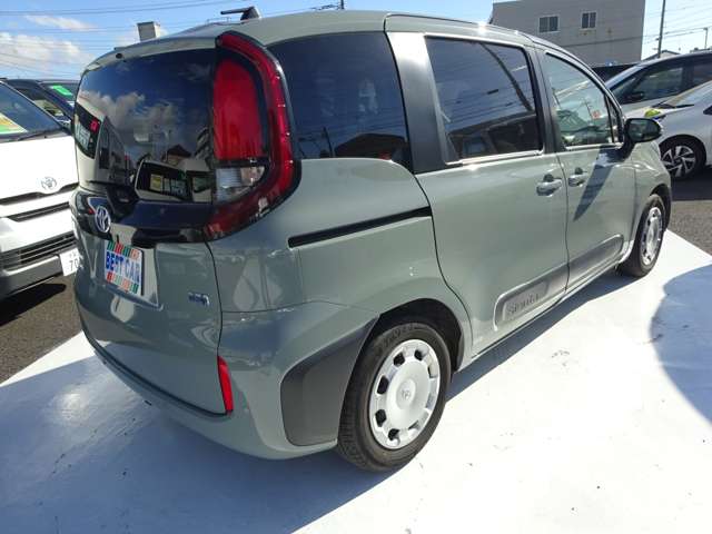 Toyota Sienta 8