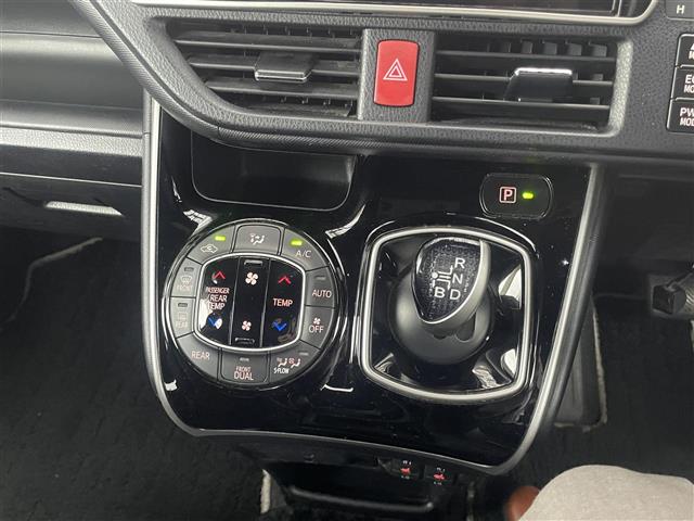 Toyota Voxy 12