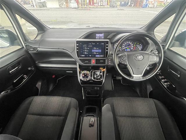 Toyota Voxy 6