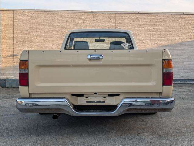 Toyota Hilux 9