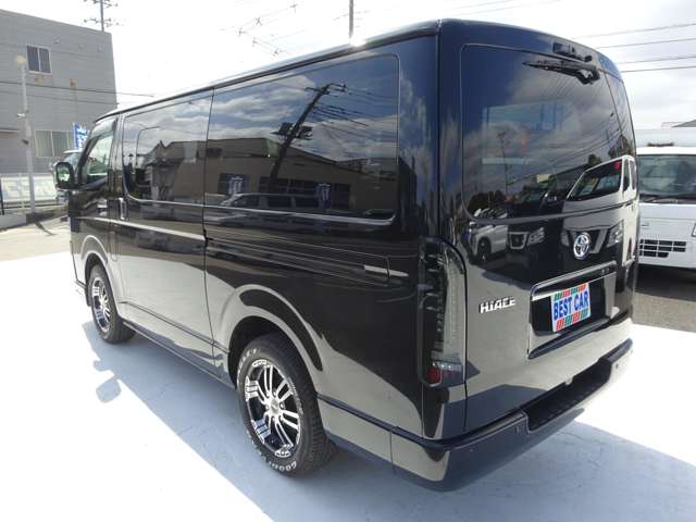 Toyota Hiace Van 11