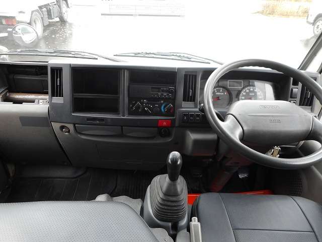 Isuzu Elf 12