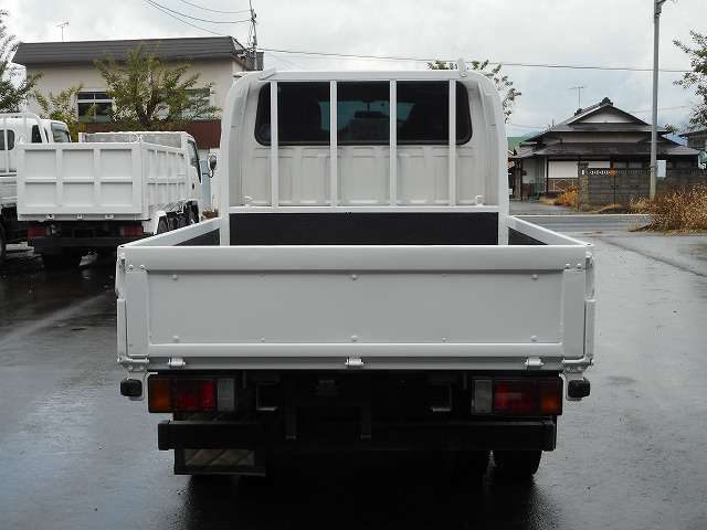 Isuzu Elf 7