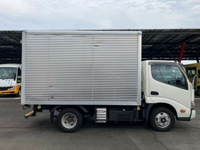 Hino Dutro 9