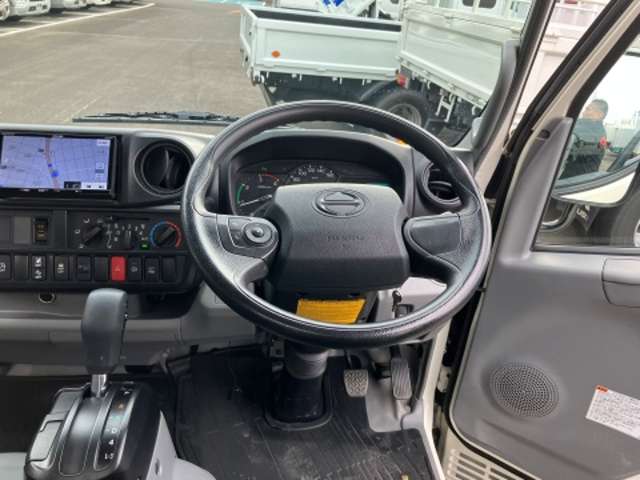 Hino Dutro 10