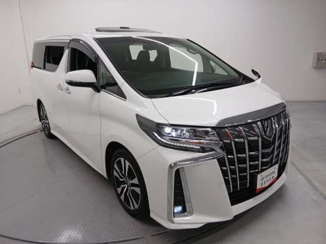 Toyota Alphard 3