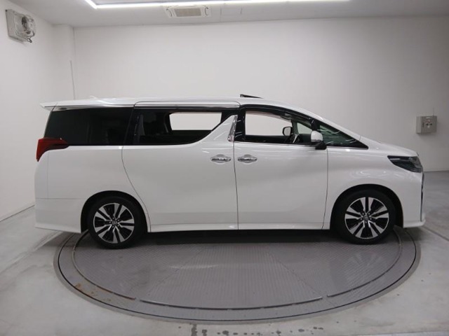Toyota Alphard 4