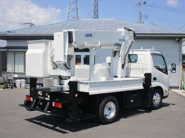 Hino Dutro 4