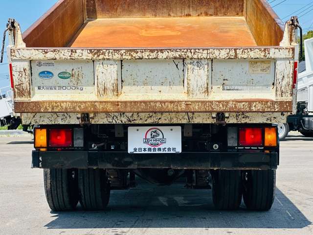 Isuzu Elf 11